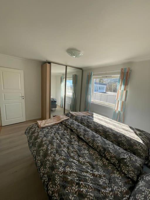 Lovely 2 Bedroom Apartmen With Free Parking ベルゲン エクステリア 写真