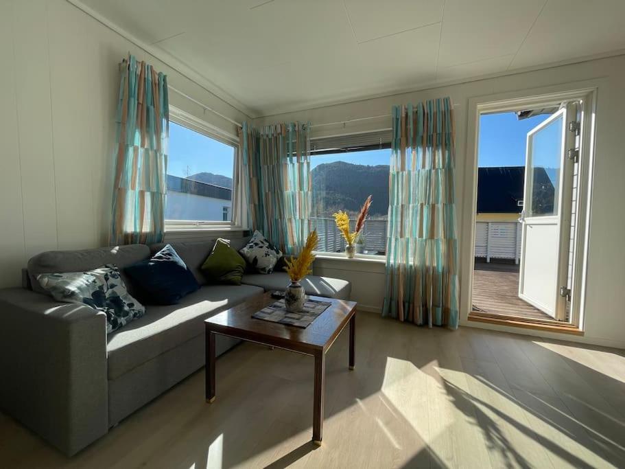 Lovely 2 Bedroom Apartmen With Free Parking ベルゲン エクステリア 写真