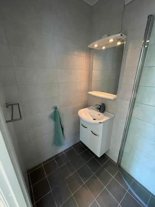 Lovely 2 Bedroom Apartmen With Free Parking ベルゲン エクステリア 写真