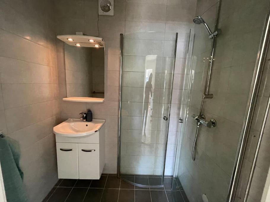 Lovely 2 Bedroom Apartmen With Free Parking ベルゲン エクステリア 写真